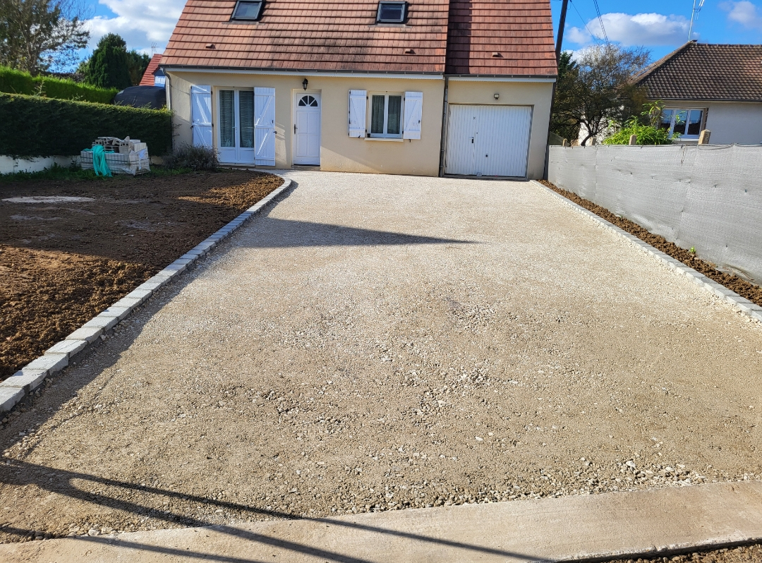 Charron TP : terrassement maison à Jouy près de Chartres (28) & Rambouillet (78)